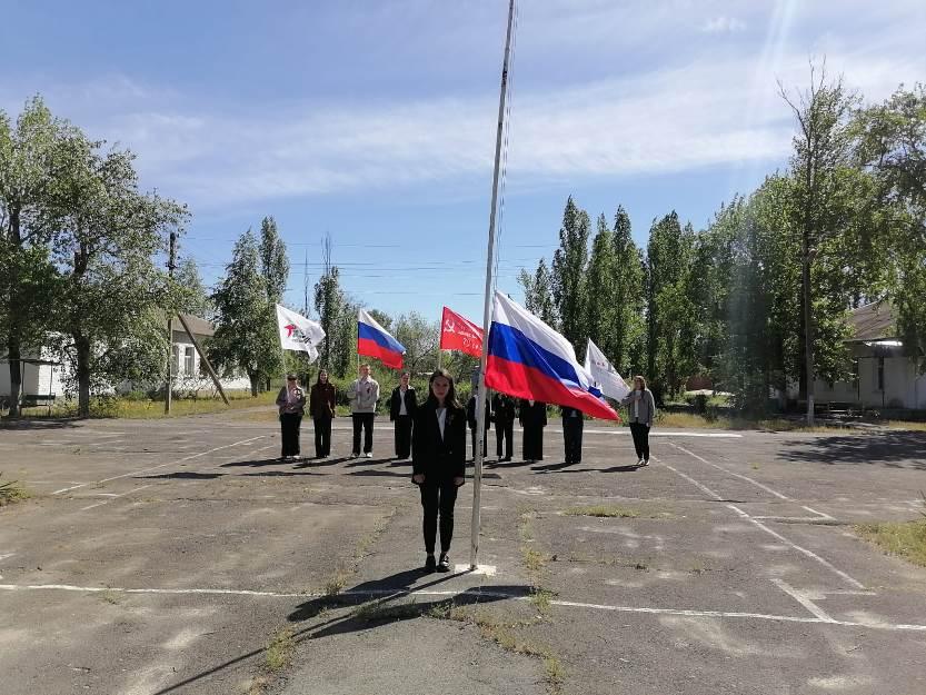 Вы сейчас просматриваете Торжественный подъём Государственного флага